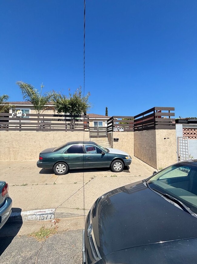 Building Photo - 1575 Skyline Dr