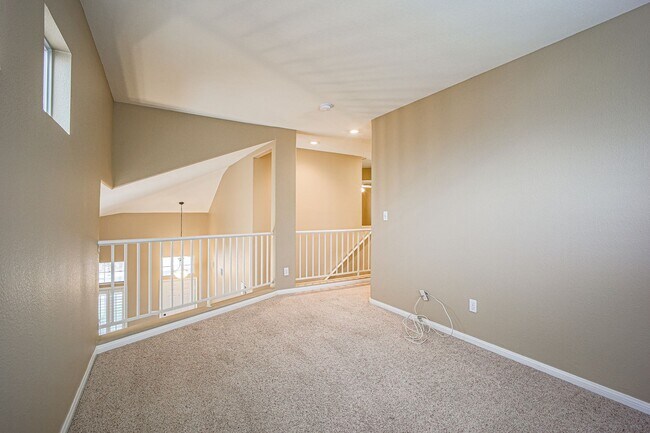 Building Photo - BEAUTIFUL 3 BD HOME LOCATED IN THE HEART O...