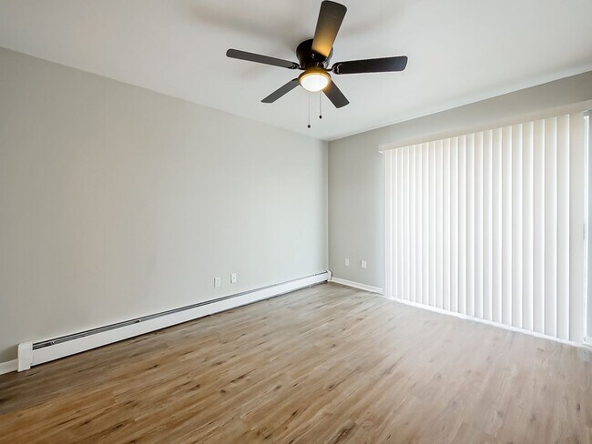 Building Photo - Freshly Updated 2BR Home in Prime White Lake Location!