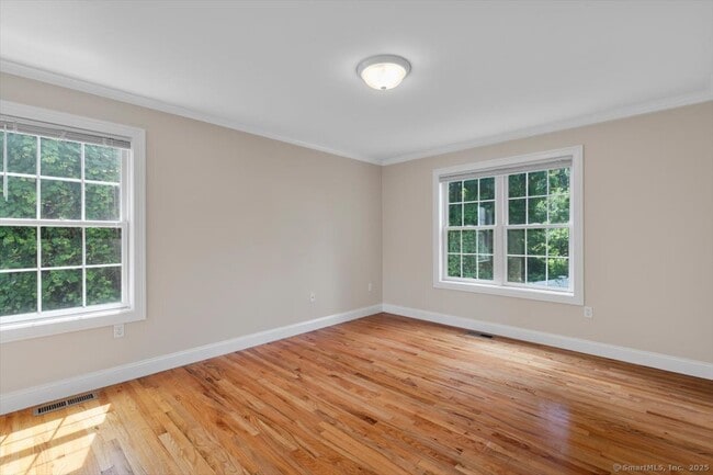Building Photo - 400 Burr St