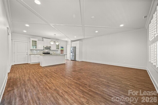 Building Photo - 706 Kingsley Way