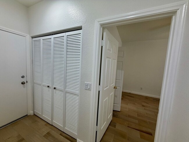 Building Photo - Cute and cozy 2 bedroom 2 bathroom condo