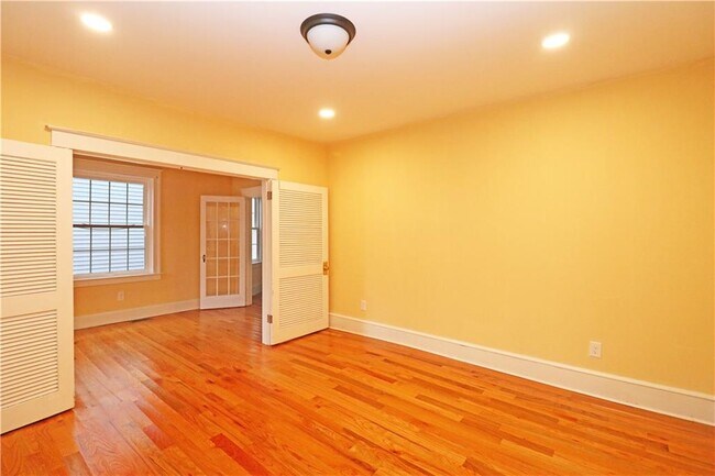 Building Photo - 30 Thurston Ave