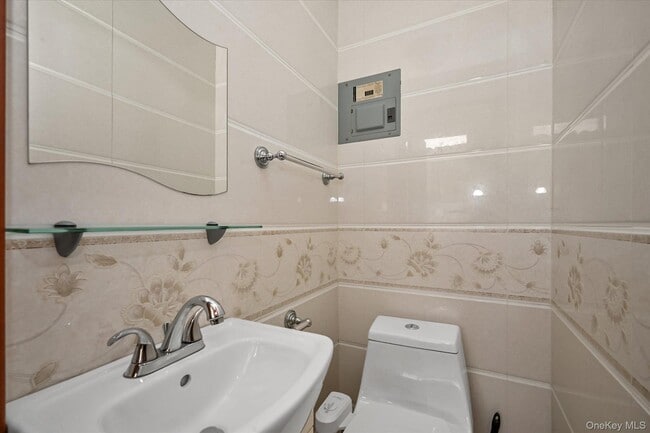 Building Photo - 63-42 Alderton St