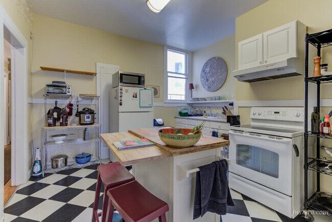 Building Photo - 426 Cole St