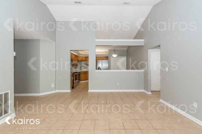 Building Photo - 1846 Manitoba Ct N