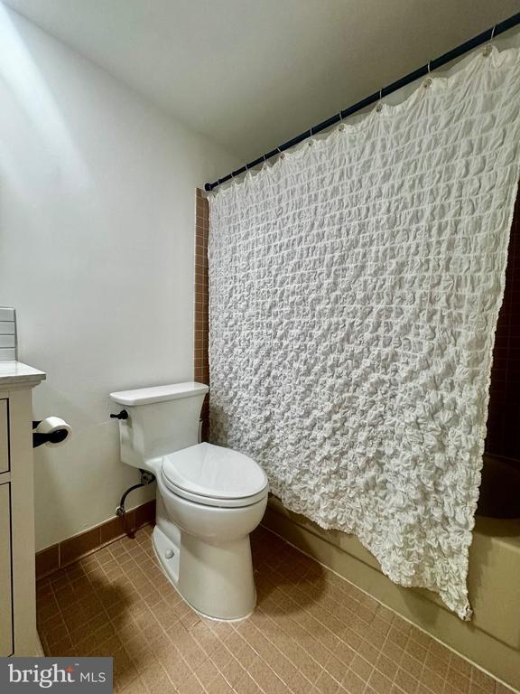 Building Photo - 1301 N Courthouse Rd