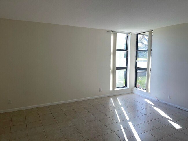 Building Photo - 6444 La Costa Dr