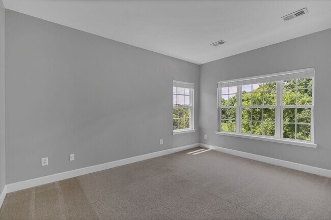 Building Photo - Stylish Condo with Balcony Views in South Nashville