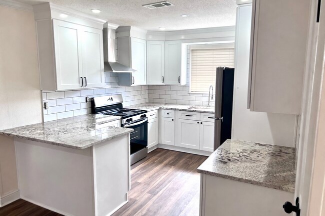 Building Photo - 1206 King Henry Dr