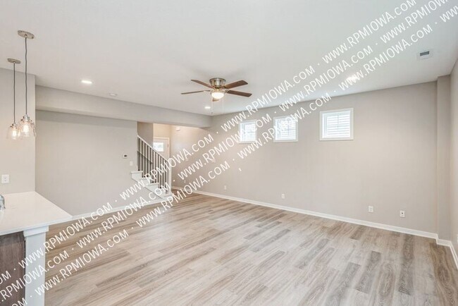 Building Photo - 250 Amberwood Dr