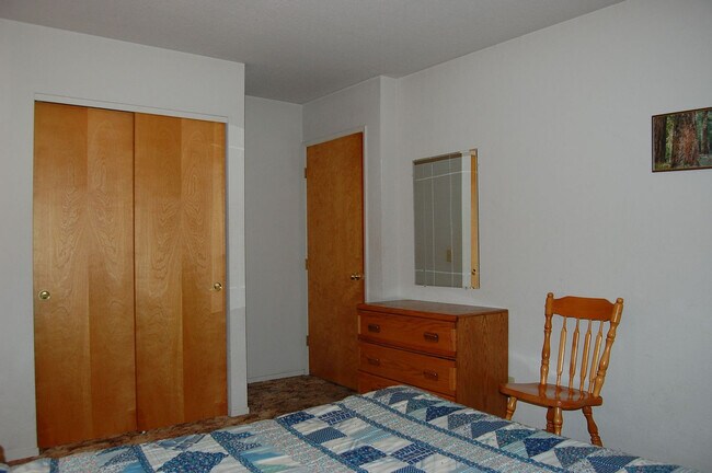 Building Photo - 2630 Mariposa Ave