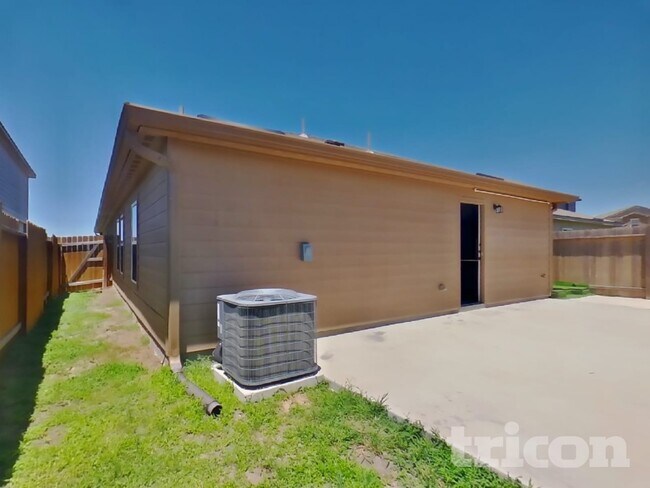 Building Photo - 715 Wonderland Trail