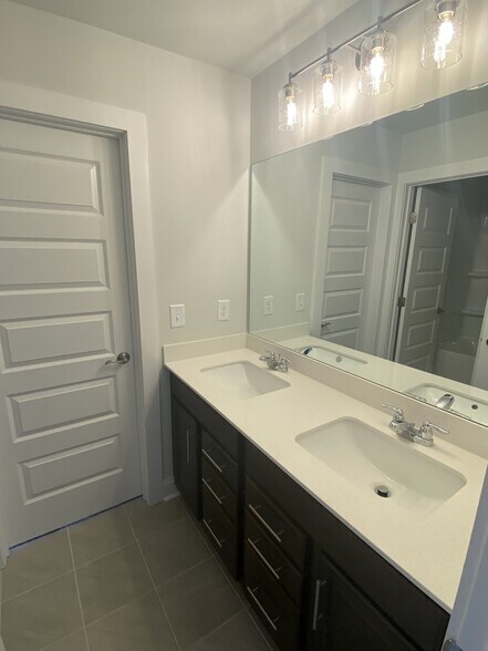 Building Photo - 1168 Carlisle Pl