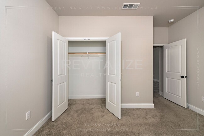 Building Photo - Stunning 3/2 in Foley Gated Community