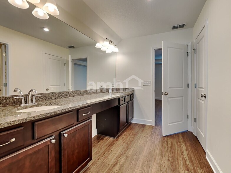 Building Photo - 1821 Silver Point