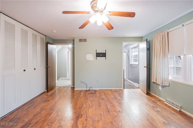 Building Photo - 472 Gresham Dr