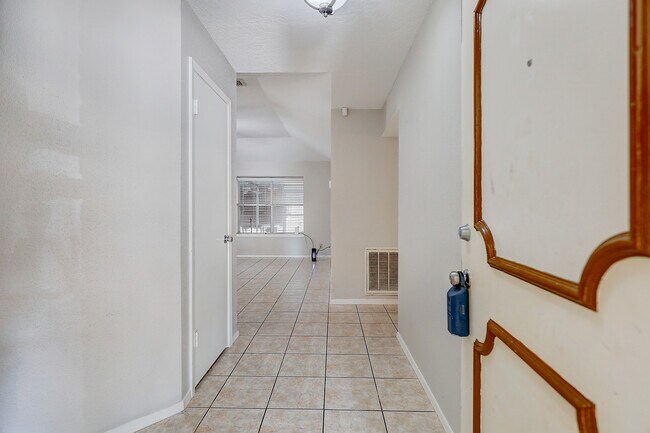 Building Photo - 4907 Quail Hollow Dr