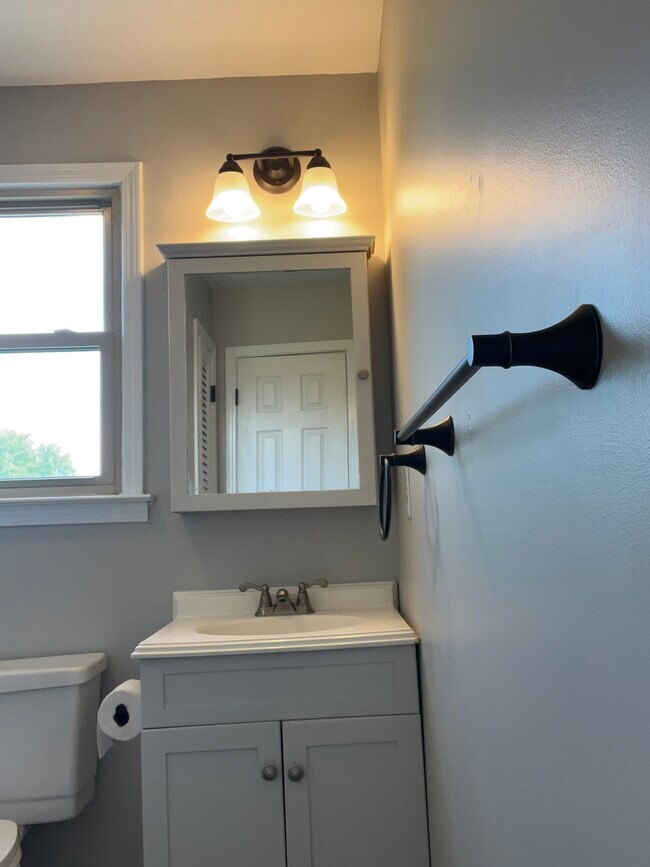 Building Photo - 109 Mangrum Dr