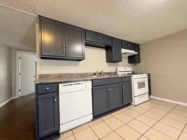 Building Photo - 137 Pearce Dr