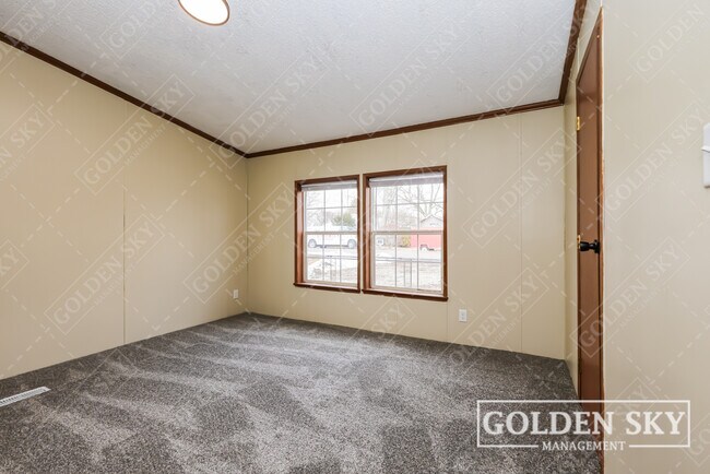 Building Photo - 7709 E Gloucester Rd