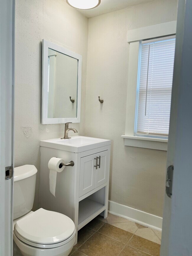 Full bathroom upstairs - 48 Convis St