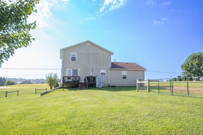 Building Photo - 650 Farmington Dr