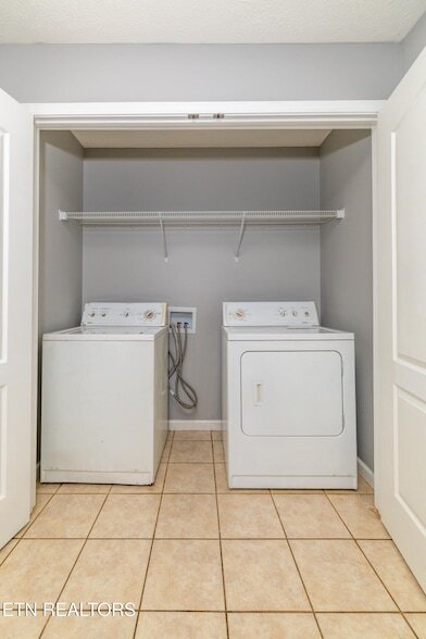 Building Photo - 2013 Paris Rd NW