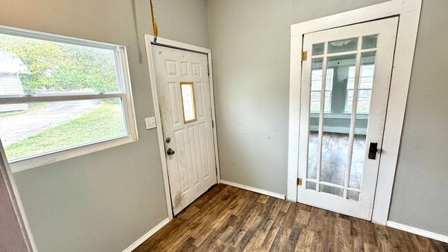 Building Photo - Charming 3-Bed, 2-Bath Home with Bonus Storage!