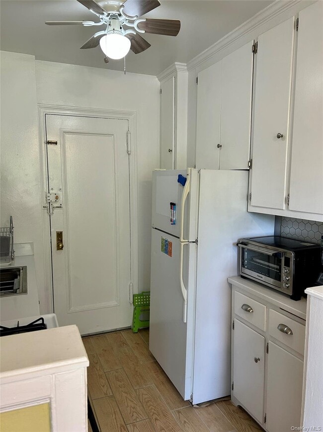 Building Photo - 474 W 238th St