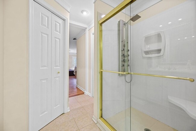 Building Photo - Gorgeous, multi-level condo!