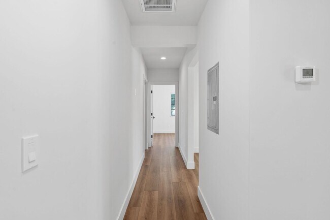 Building Photo - Modern Farmhouse w/ Pool and Paid Utilities