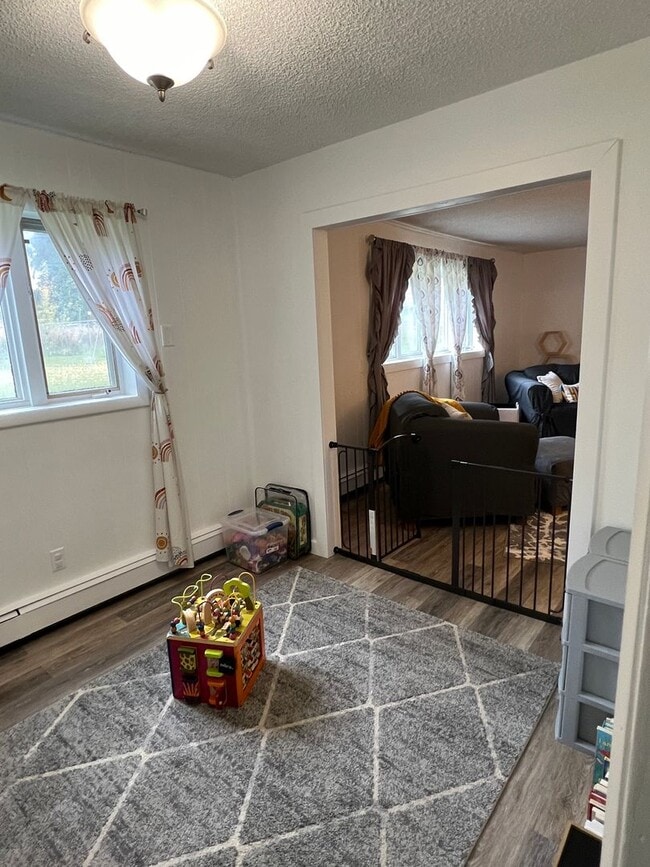 Building Photo - Duplex-Lower Unit in Aurora Subdivision