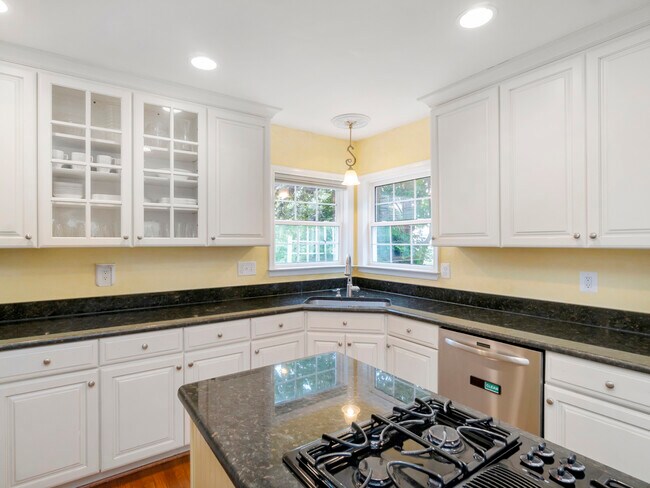 Building Photo - 21324 Comus Ct