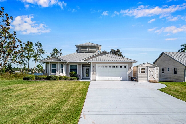 Building Photo - 1028 Lake Carrie Dr