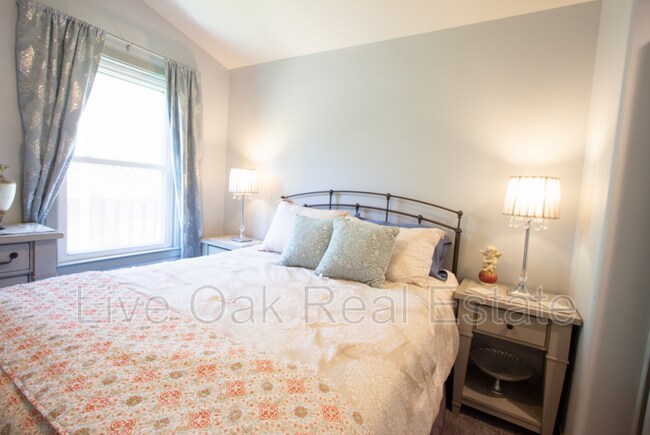 Building Photo - 501 Delaware Ave