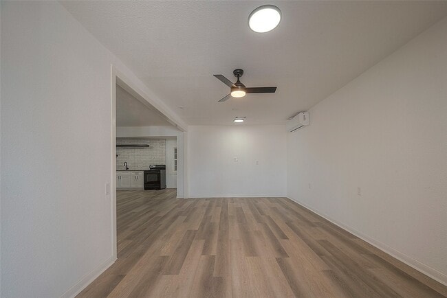 Building Photo - 3320 Hays St