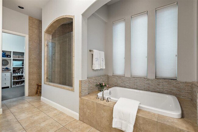 Building Photo - 4113 Sugarloaf Dr