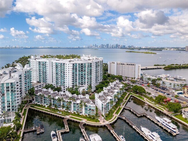 Building Photo - 7914 Harbor Island Dr