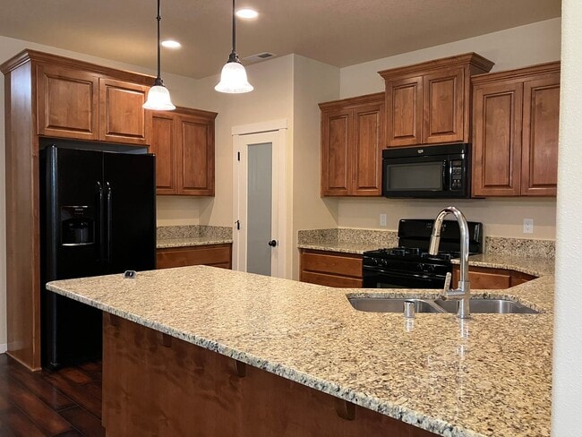 Building Photo - Beautiful Craftsman Style Home in Felida - 3 Bedroom/2.5 Bath - Available for showing on 3/30!