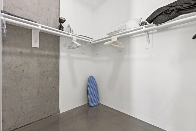 Building Photo - Furnished Juhl Condo w/ Balcony & City Views