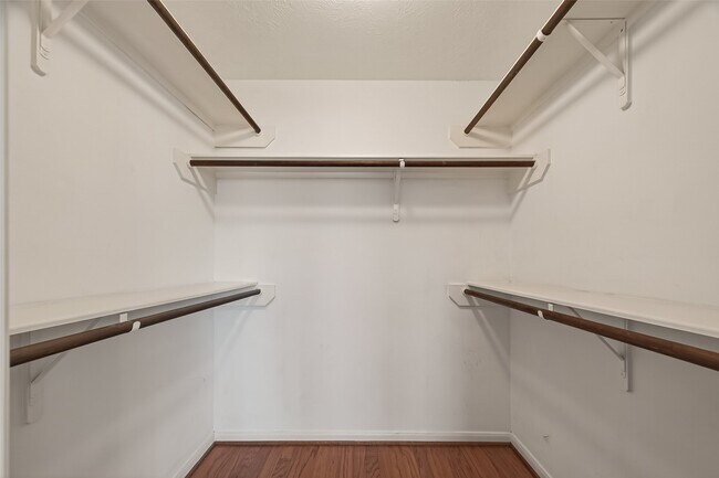 Building Photo - 218 Plaza Del Sol Park