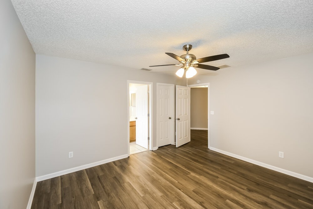 Building Photo - 1525 Ashleigh St