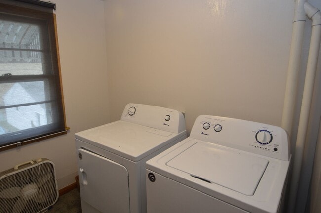 Building Photo - 2327 University Ave