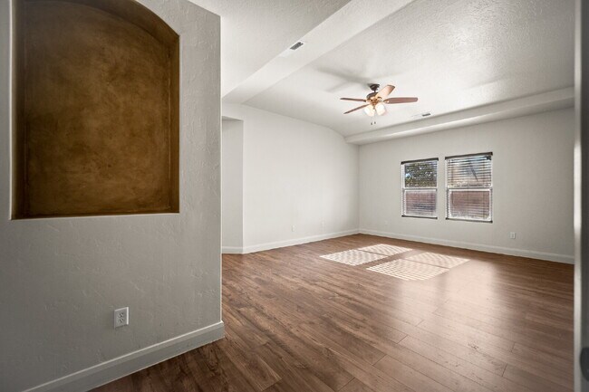 Building Photo - "Spacious 5-Bed Oasis with 3 Baths in Washington, UT – 3,171 Sq Ft of Comfort!"