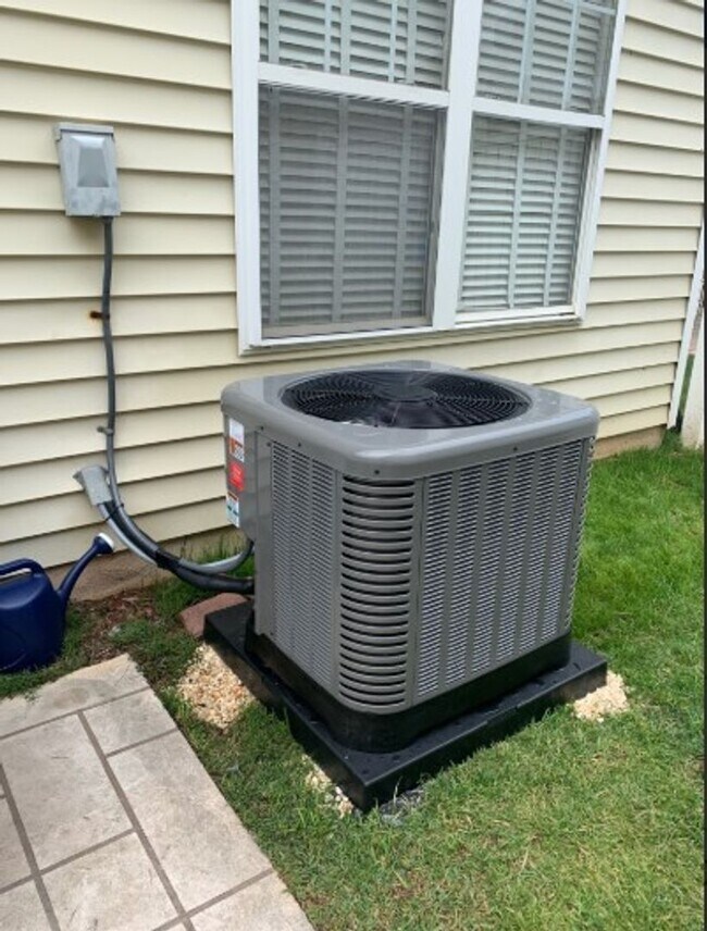 Building Photo - COMING SOON! Ballantyne Beauty! Spacious 3BR Home w/ Fireplace & Fenced Yard