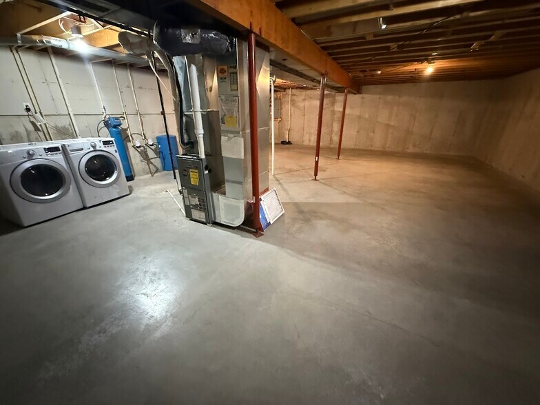 Building Photo - 1205 Temple Dr