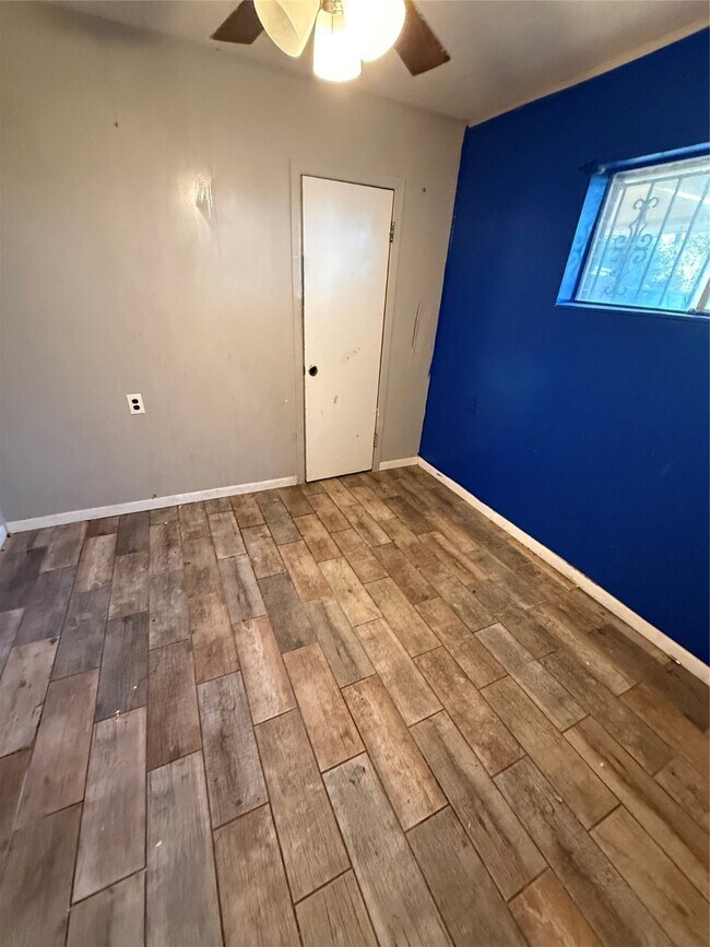 Building Photo - 860 Bingman Dr