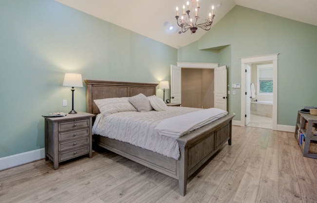 Building Photo - 4 bed/4bath, 5000sqft, adult home? Sober living? Barton Park!