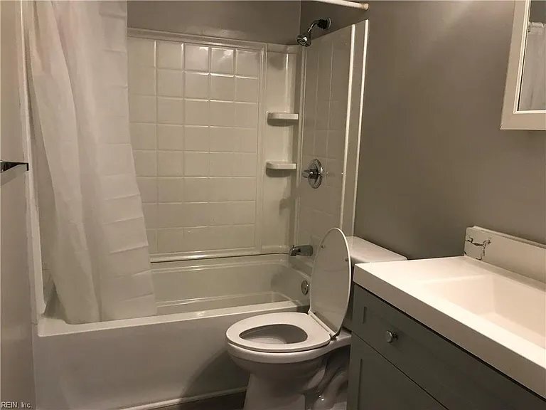 Building Photo - 5775 W Hastings Arch